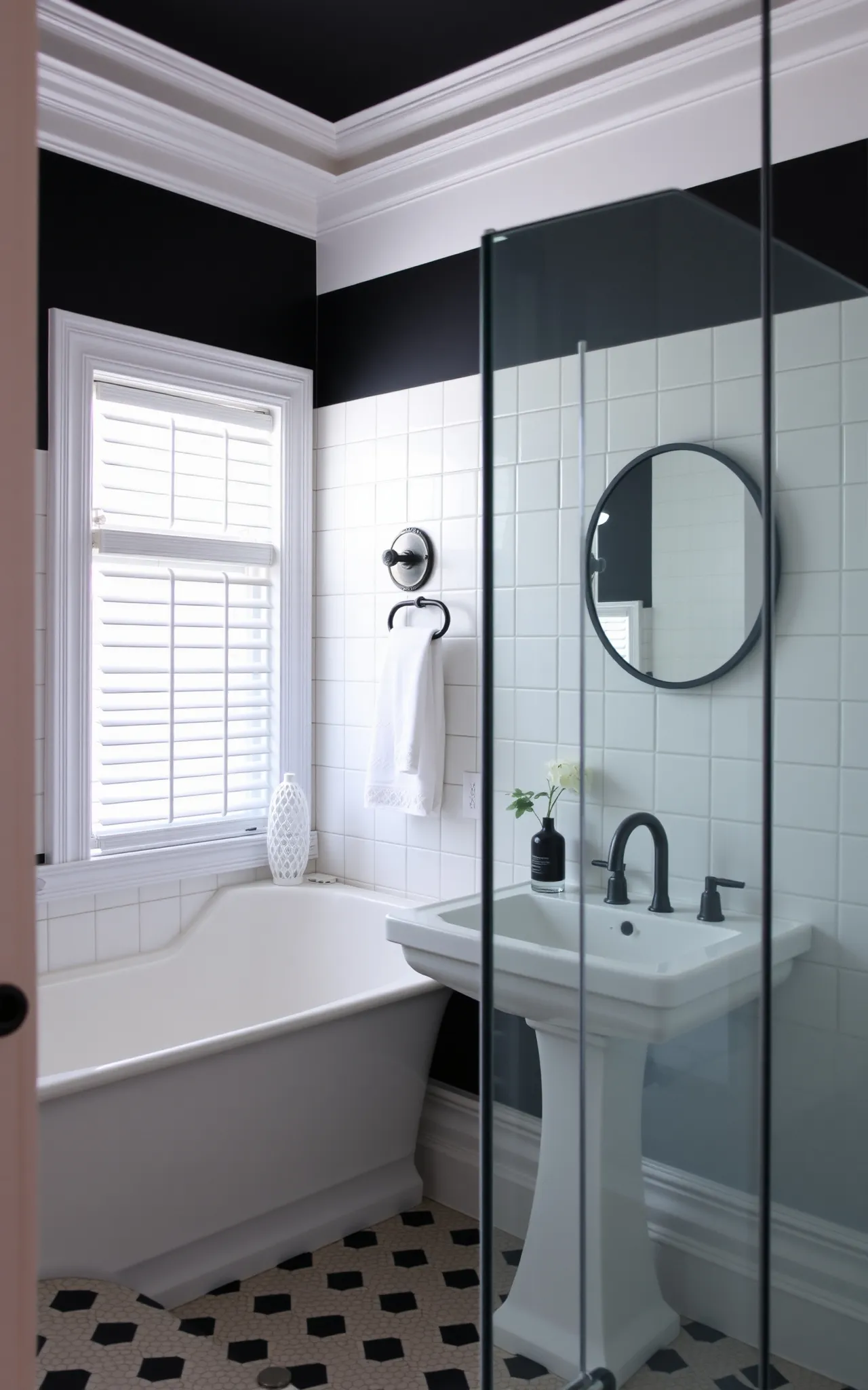 Black and White Bathroom Idea 15