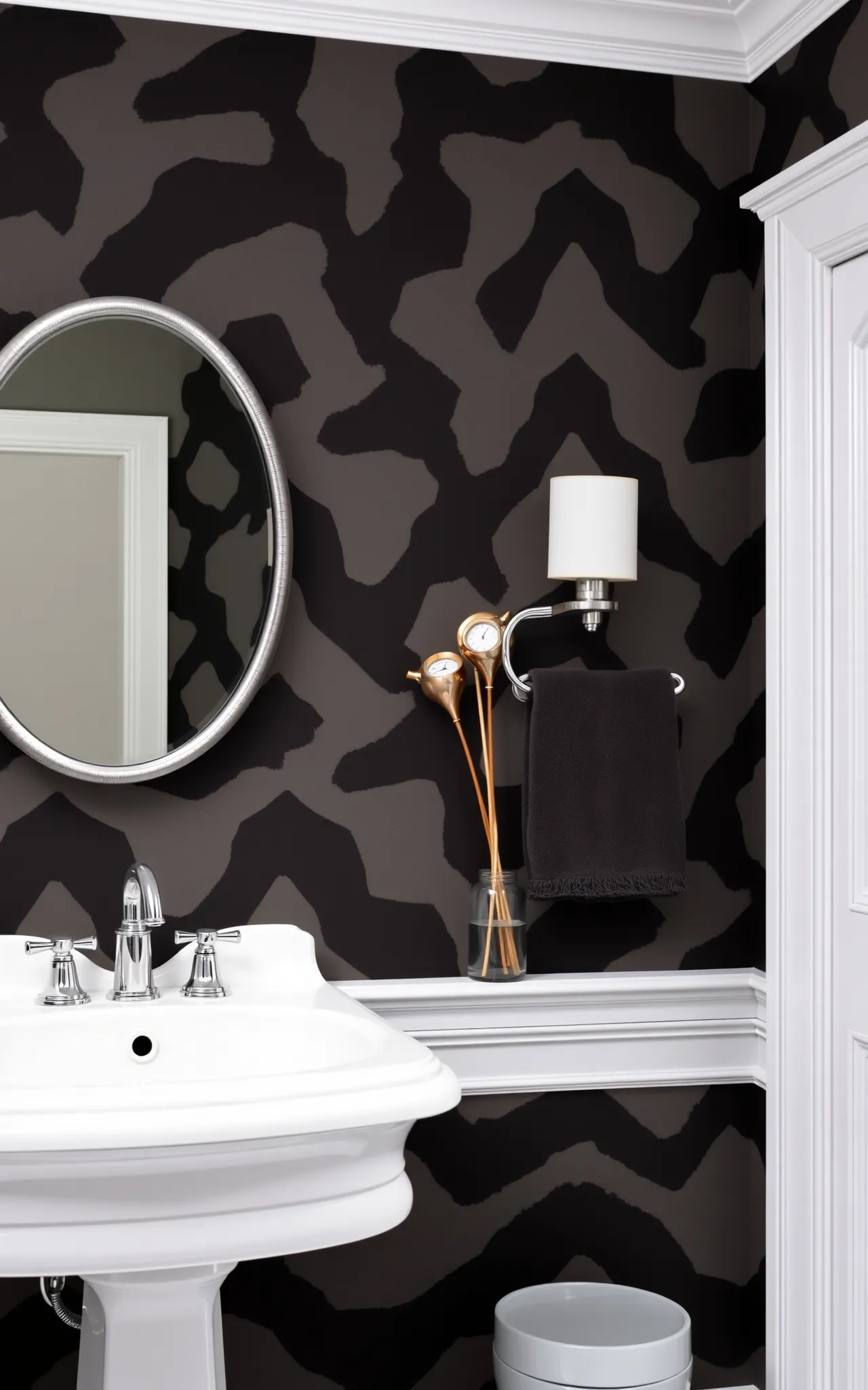Black and White Bathroom Idea 30